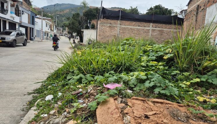 Damnificados del barrio Las Mercedes solicitan levantar las viviendas colapsadas hace 4 años.