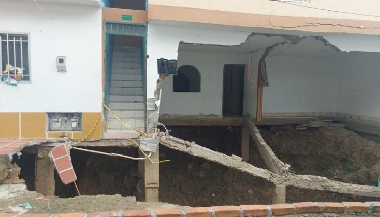 Damnificados del barrio Las Mercedes solicitan levantar las viviendas colapsadas hace 4 años.