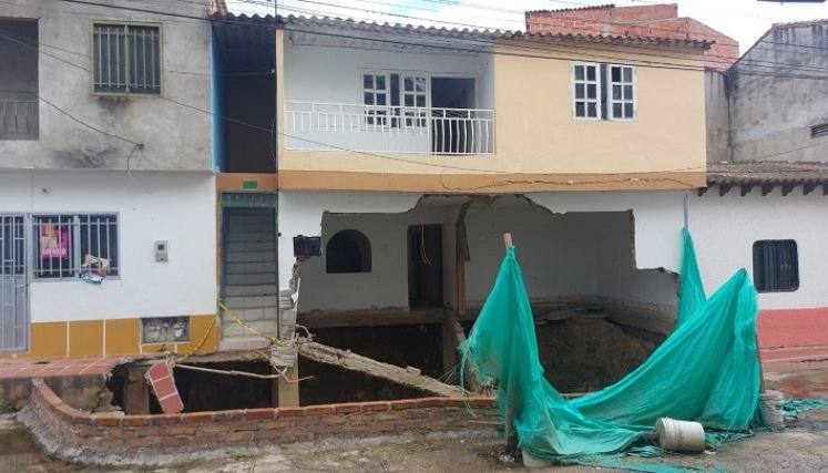 Damnificados del barrio Las Mercedes solicitan levantar las viviendas colapsadas hace 4 años.