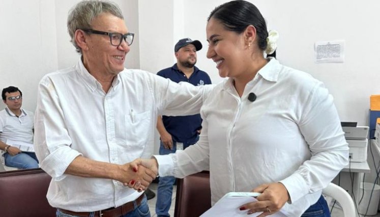 Enrique Pertuz, aspirante a la Cámara de Representante, y Corina Durán, a quien le fue revocada su aspiración./Foto Cortesía