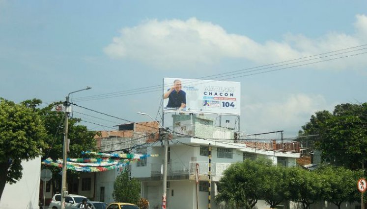 Las autoridades hicieron un llamado a tener cuidados especiales con las vallas en azoteas/Foto Stefany Peñaloza