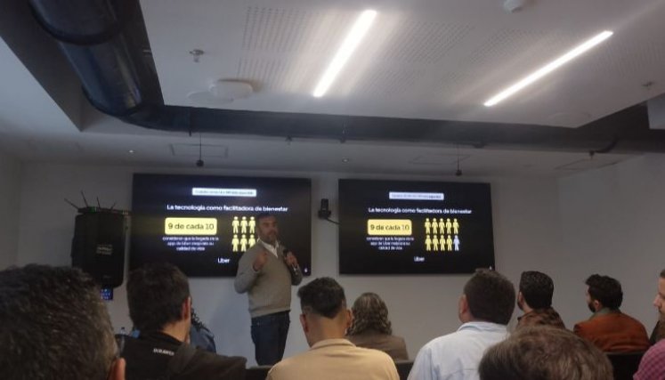Camilo Segura - gerente comunicaciones Uber.