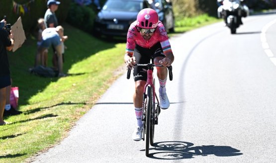 El irlandés Ben Healy (EF) sorprendió en la sexta etapa.