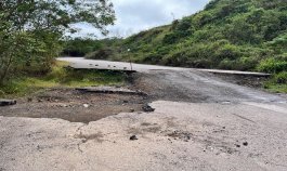 : Vías que conducen a la frontera están en franco deterioro y afectan el tránsito de mercancías. Foto cortesía / La Opinión. 