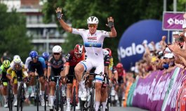 Tim Merlier (Soudal) se impuso en fotofinish en la etapa. 