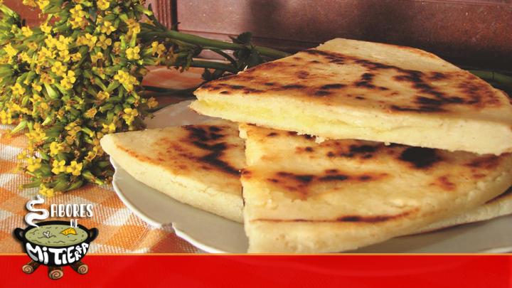 AREPA CON QUESO ASADA