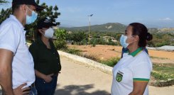 Esta semana funcionarios de la Alcaldía visitaron los barrios a intervenir en la Comuna 9 para conversar con la comunidad y los líderes sobre las obras a ejecutar./ Foto cortesía 