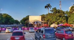 El autocine abrió sus puertas el año pasado y desde entonces ha mantenido una estrecha relación con los amantes del séptimo arte./FOTO: Alfredo Estévez/La Opinión