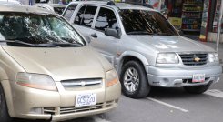 El conejal Alejandro Castellanos señaló que los vehículos con placa venezolana pagan impuestos y por ende deben tener derechos./FOTO: Archivo