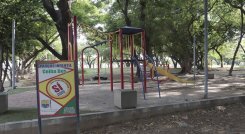 La comunidad pide una inversión municipal para recuperar los espacios públicos./ La Opinión 