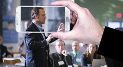 Compartir pantalla en una videollamada.