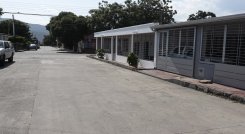 Casas de un barrio que se encuentran fastidiadas por los altos decibeles de sonido