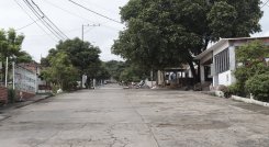 La comunidad pide con urgencia una mejora al salón comunal / Foto Luis Alfredo Estévez / La Opinión.