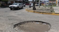 Huecos que antes eran pequeños se están convirtiendo en cráteres.