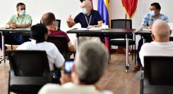 El alcalde, Jairo Yáñez, se reunió con los vecinos de San Luis para socializar las soluciones./Foto Cortesía