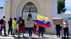 Ayer, en la mañana, deudos de los difuntos que se encuentran en el cementerio exigieron la reapertura del camposanto/Foto Jorge Gutiérrez