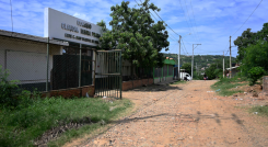 En el barrio queda ubicada la sede San Vicente de Paul del Colegio Claudia María Prada.