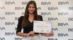 La joven podrá estudiar una carrera profesional con todo pago.