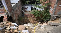 Desplome de calle en el barrio Rudesindo Soto./Foto: Jorge Gutierrez./ La Opinión