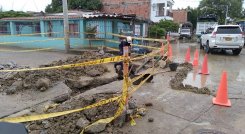 El daño fue en el tubo madre que surte de agua al barrio La Laguna. /Foto: Suministrada/La Opinión