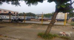 Cancha del barrio Pescadero funciona como parqueadero./Foto: Cortesía./La Opinión.