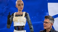 Robots en la ONU. Foto: AFP