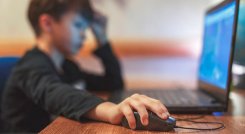 Niños navegando en Internet