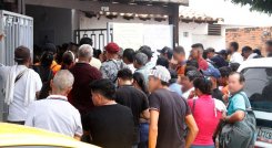 Al menos 300 campesinos se tomaron la sede del PNIS