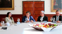 Líderes del Estado a expensas de la Iglesia