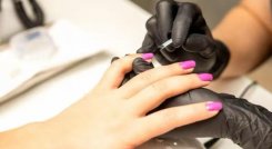 ¿Peligro en los esmaltes semipermanentes? Colombia pide evaluar químicos usados en uñas