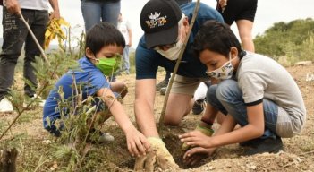 La siembra fue liderada por el alcalde Jairo Yáñez. (Foto: Cortesía)