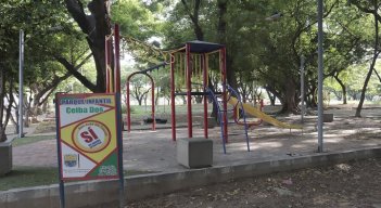 La comunidad pide una inversión municipal para recuperar los espacios públicos./ La Opinión 