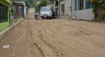Las temporadas de lluvias convierten a Los Olivos en calles de barro.