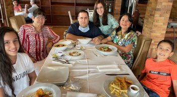 Alberto Ochoa, Luisa Pérez Flórez, Luisa Flórez, Ana Teresa , Luisa Alejandra y Luis Alberto.