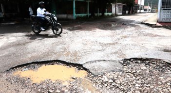 En Betania, las calles están en deterioro.