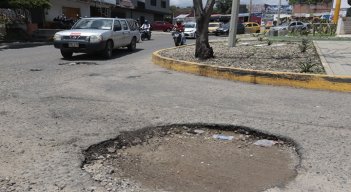 Huecos que antes eran pequeños se están convirtiendo en cráteres.