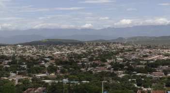 Así es la vista de la Comuna 6 desde la cima más alta del barrio Cumbres del Norte. / Fotos: Alfredo Estevez / La Opinión