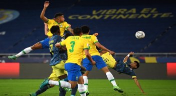  Colombia sufrió ante Brasil con un arbitraje que dejó dudas./Foto: AFP