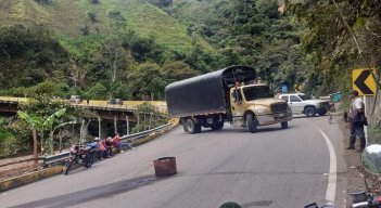 Bloqueos se mantienen