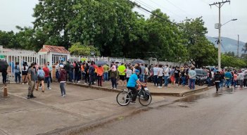 Se registraron grandes aglomeraciones hoy domingo en horas de la mañana.