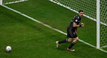 El arquero de la Selección Argentina Emiliano Martínez terminó generando indignación por las provocaciones hacia los jugadores colombianos. / Foto: AFP