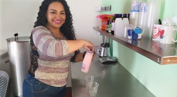 Bibi se caracteriza por la gran sonrisa que siempre muestra a todos sus clientes.