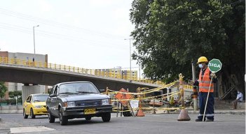 Abren paso por una de las vías del proyecto Cuatro Vientos./Jorge Iván Gutiérrez