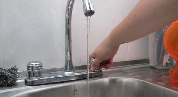 Las personas que estén atrasados en los pagos deben acercarse a pactar un acuerdo con el acueducto./Foto Archivo