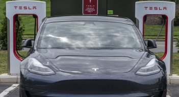Tesla llama a revisión a sus vehículos que pueden no atender señales de "Alto"./Foto: AFP
