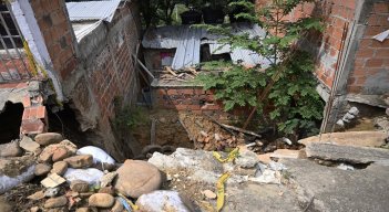 Desplome de calle en el barrio Rudesindo Soto./Foto: Jorge Gutierrez./ La Opinión