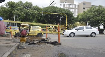 Aguas Kpital hará la reposición de redes de acueducto y alcantarillado en la calle 10 entre la avenida 1 y la Diagonal Santander. /Foto: Pablo Castillo/La Opinión