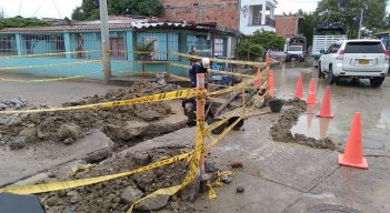 El daño fue en el tubo madre que surte de agua al barrio La Laguna. /Foto: Suministrada/La Opinión