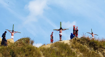 Playa de Belén: Dramatización de la Crucifixión de Cristo durante la celebración del viacrucis el Viernes Santo.