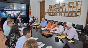 Gobernador William Villamizar dialoga aquí con los delegados de los sindicatos/Foto cortesía